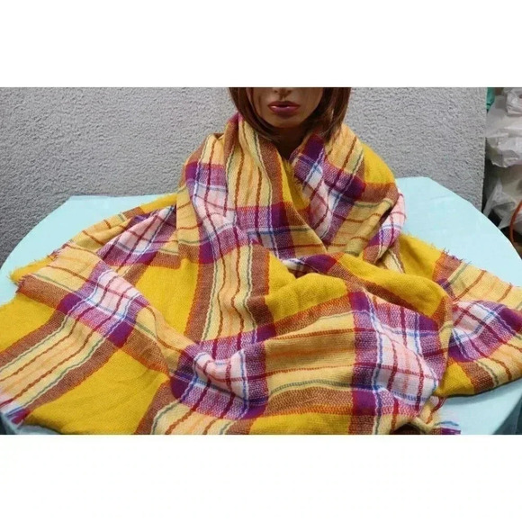 Old Navy Blanket Scarf-One Size-100% Acrylic- 72" x 32" - Picture 4 of 6